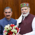 प्रधानमंत्री नरेंद्र मोदी से मिलते हिमाचल प्रदेश के मुख्यमंत्री सुखविंद्र सिंह सुक्खू।